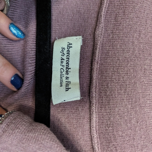 A&F womens loose sweater purple size S - Picture 2 of 2